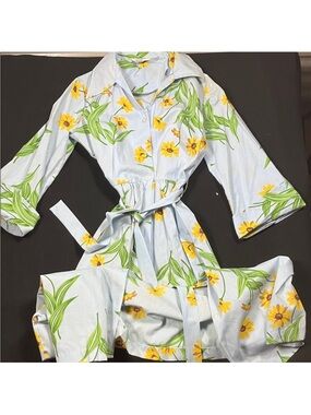 Vintage late 70s flower dress. So cute!! Fits lady sizes 14/16.